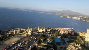 an aerial view of a city next to the water at lindo y exclusivo Departamento en Costa Concón , con piscina vista al mar y otra temperada in Concón