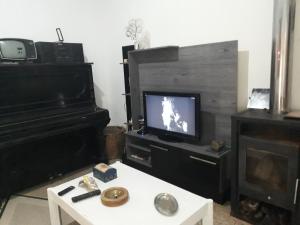 TV in/ali zabaviščno središče v nastanitvi Casa del Mar