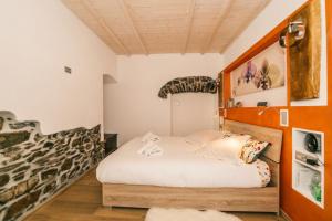Ένα ή περισσότερα κρεβάτια σε δωμάτιο στο Casa Bisou Italia con Piscina, WIFI et Parking FREE privato