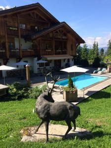 Le Cerf Amoureux Chalet Privé & Spa 내부 또는 인근 수영장