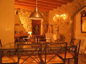 a dining room with a glass table and chairs at Gite la Tour in Pépieux