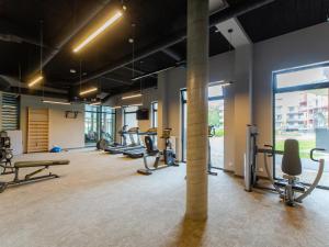 Posilňovňa alebo fitness centrum v ubytovaní Lux Apartment Kołobrzeg Polanki Park