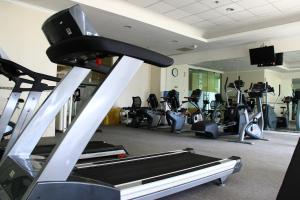 The fitness centre and/or fitness facilities at The Bellezza Hotel Suites