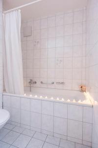 Koupelna v ubytování Hotel Arkanum + 29 fotografií