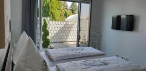 Postel nebo postele na pokoji v ubytování Ferienwohnung "Saartal" + 52 fotografií