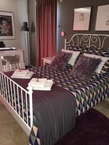 
a bedroom with a bed and a dresser at B&B Maison Saint Tropez Eindhoven in Eindhoven
