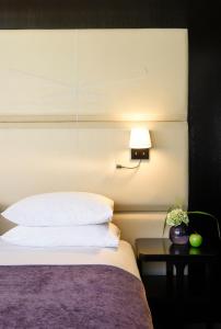 Postel nebo postele na pokoji v ubytování Hôtel Tiffany by Fassbind