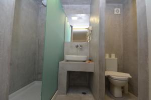 Koupelna v ubytování Candia Suites & Rooms + 37 fotografií