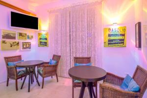 Μια τηλεόραση ή/και κέντρο ψυχαγωγίας στο Piccolo Grand Hotel