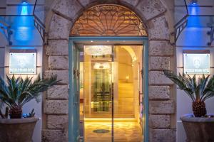 Η πρόσοψη ή η είσοδος του Piccolo Grand Hotel