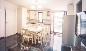 a kitchen with a table and chairs in a room at La Casa Di Chiaretta in Falerna