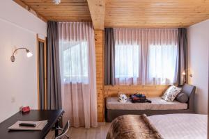 Hôtel Alpina - Swiss Ski & Bike Lodge Grimentz客房内的一张或多张床位