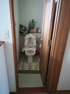 a small bathroom with a toilet with a plant at Jukichi Owada Residence in Sendai