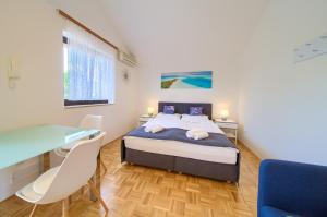 En eller flere senge i et værelse på Villa Punta