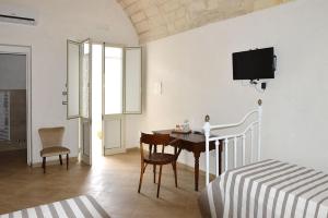 A television and/or entertainment centre at B&B PALAZZO MARZO