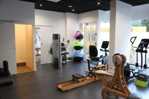 Fitness centrum a/nebo fitness zařízení v ubytování Splendid Hotel & Spa Nice
