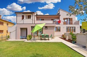 Imagen de la galería de Apartments 408 Fazana, en Fažana 112 fotos más