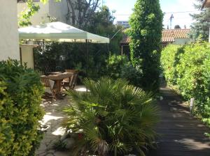 Gallery image of La palmeraie in Marseille +18 photos