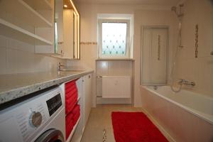 Fotografie z fotogalerie ubytování Ferienwohnung 1 Gestüt Pfaffenlehen v destinaci Bischofswiesen + 23 fotografií
