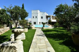 Hồ bơi trong/gần Villa Callista