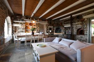 Khu vực ghế ngồi tại Villa Callista