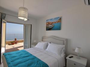 A bed or beds in a room at Le Villette - Taormina
