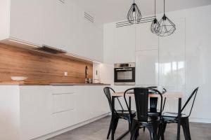 Kuchnia lub aneks kuchenny w obiekcie Unique 3City Apartments - Grey Apartment