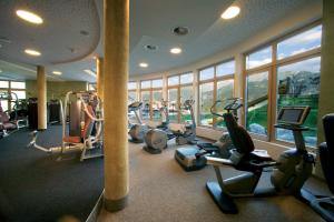 The fitness centre and/or fitness facilities at Wellnessresidenz Schalber