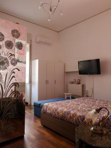 Un pat sau paturi într-o cameră la B&B Smiling Naples