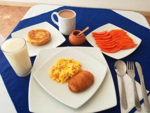 Brokastu iespējas, kas pieejamas viesiem naktsmītnē Hotel el mesón Tinjacá