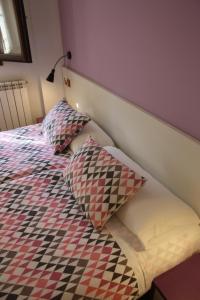 Postel nebo postele na pokoji v ubytování Hostal La Ribera del Júcar