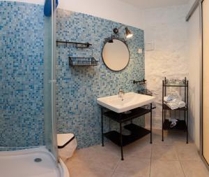 a bathroom with a sink and a shower at Bed & Breakfast Vila Baguc in Split