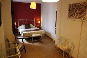 Postel nebo postele na pokoji v ubytování Hostal La Ribera del Júcar