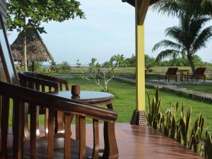 Puutarhaa majoituspaikan Java Lagoon ulkopuolella