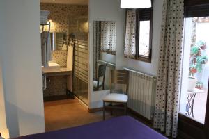 Postel nebo postele na pokoji v ubytování Hostal La Ribera del Júcar