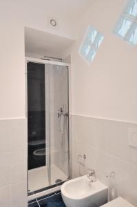 A bathroom at Iris Amalfi Dreams