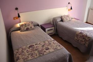 Postel nebo postele na pokoji v ubytování Hostal La Ribera del Júcar