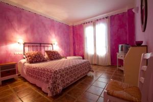 A bed or beds in a room at Hotel Sierra Quilama