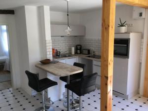 a kitchen with a table and chairs in a room at Ferienwohnung Kröpelin in Kröpelin