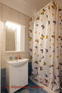 Koupelna v ubytování Bourikos House Corfu