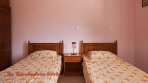 Postel nebo postele na pokoji v ubytování Bourikos House Corfu