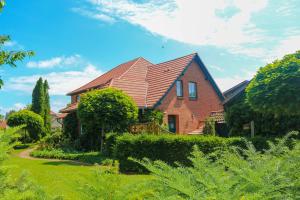 a brick house with a shingled roof at Appartementhaus Sonnengarten in Silz