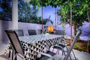 a table with a black and white checkered table cloth at Apartmani Dule Komiza in Komiža