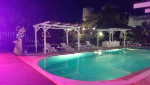 Bazen u ili blizu objekta Hotel Falco D'oro