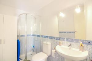 Bathroom sa Apartamento con vistas y piscina - Plaza Mayor