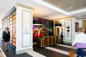 una rappresentazione dell'ingresso della hall del Tennnyson Hotel di The Tennessean Personal Luxury Hotel a Knoxville