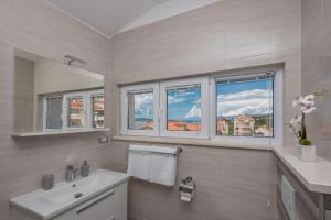 Kúpeľňa v ubytovaní APARTMANI VUJČIĆ + 33 fotografií