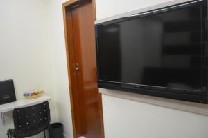 TV a/nebo společenská místnost v ubytování Hotel Calstar