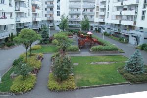 Vonkajšia záhrada v ubytovaní Apartament Antoniukowska 60
