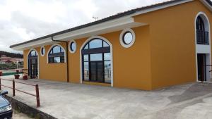 The building in which a vendégházakat is located